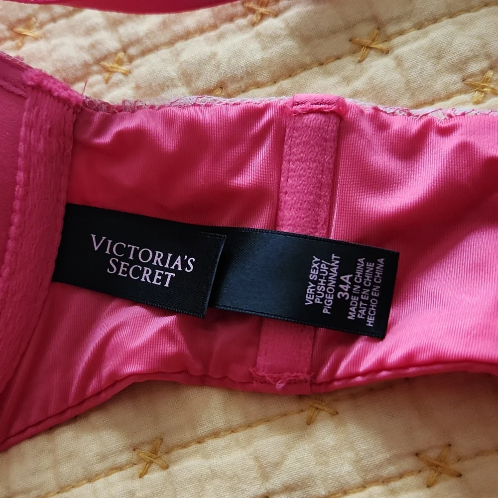 Victoria's Secret Very Sexy Push-up Bra NWOT - Picture 6 of 6